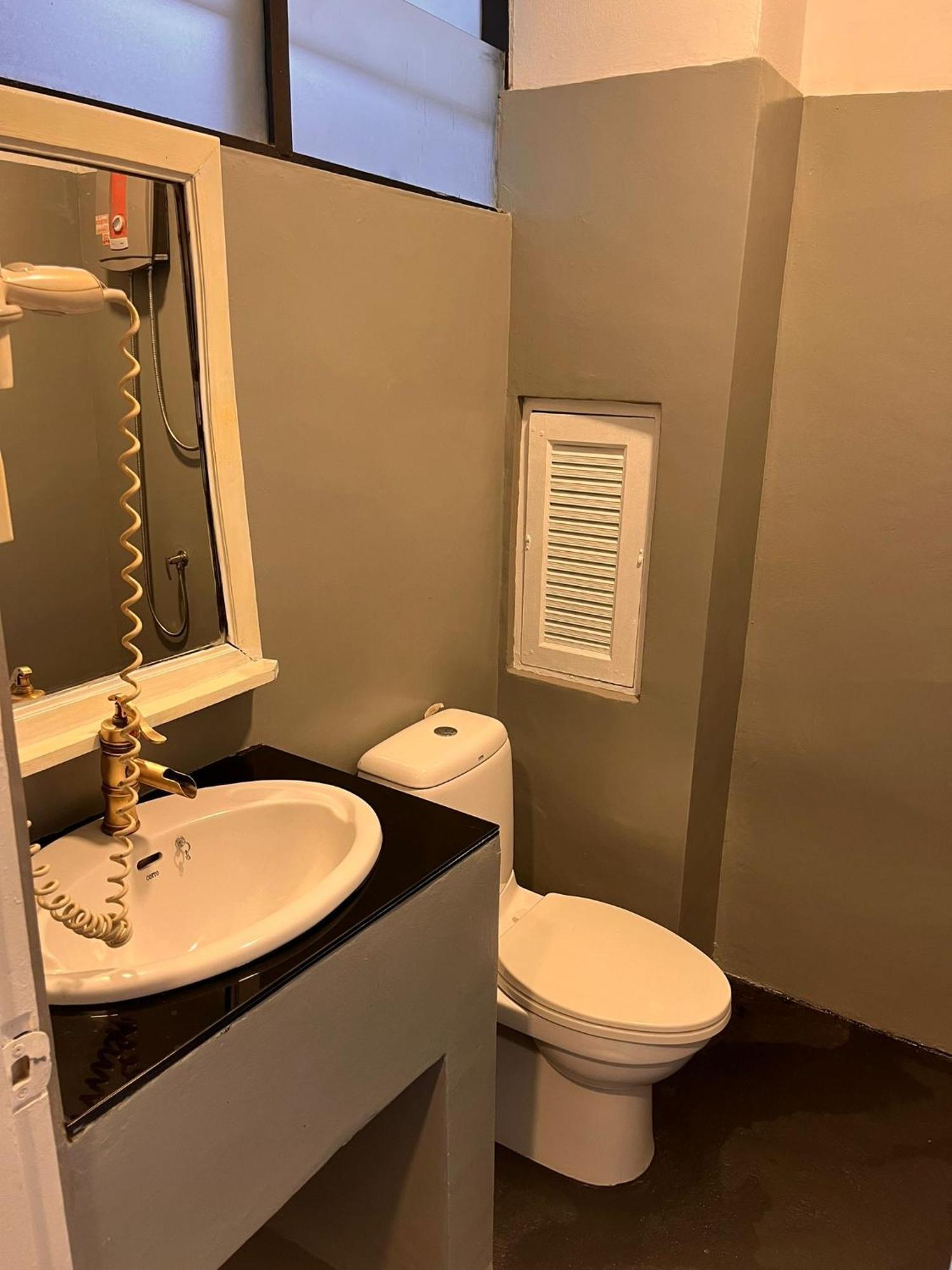 ホテル Shalom Center Chaweng Samui エクステリア 写真